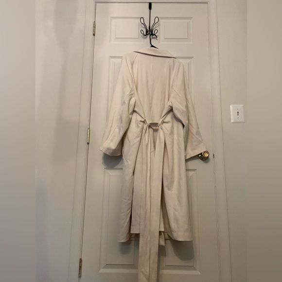 Elegant Cream H&M Trench Coat - Picture 4 of 14